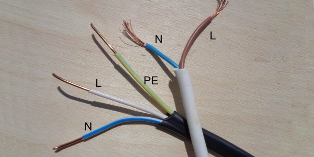 Установка розеток: подключайте провода строго в соответсвии с маркировкой