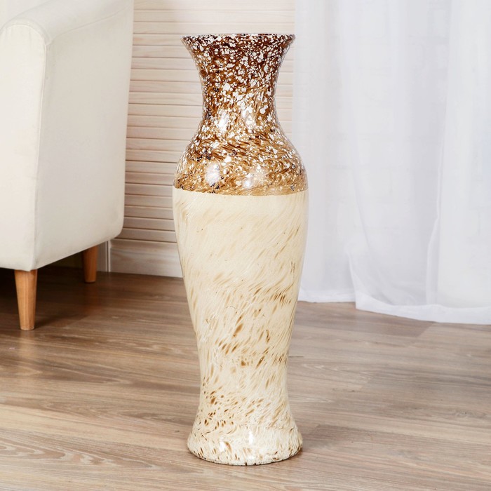 Напольная стеклянная ваза в интерьере