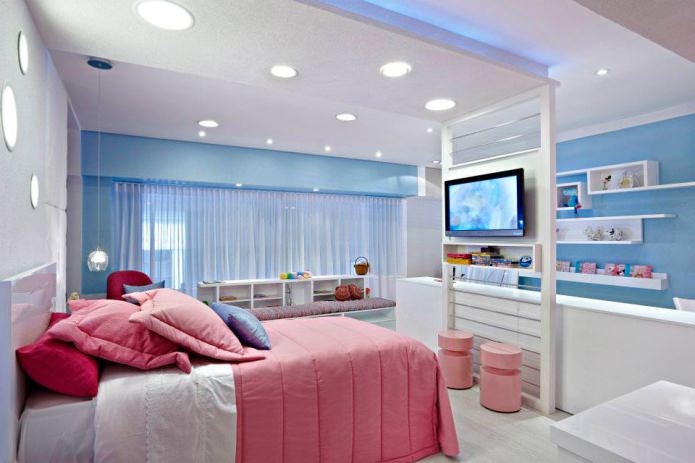 Розово-голубой интерьер детской спальни
