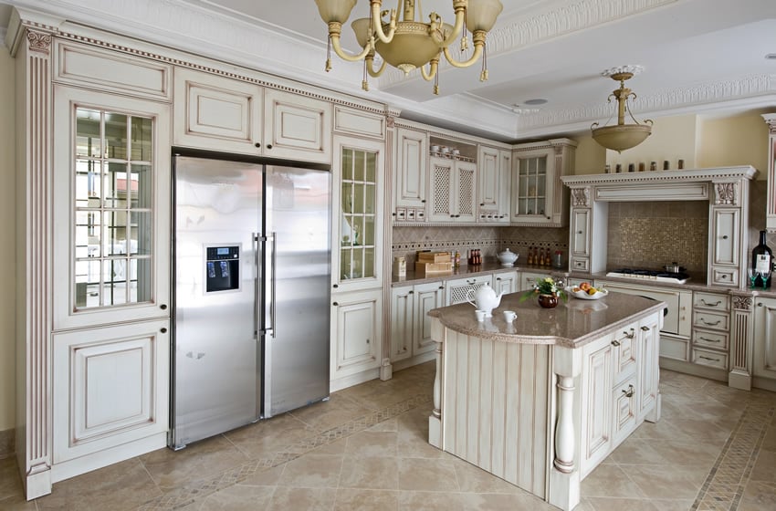 Beautiful white L shaped kitchen with decorative island