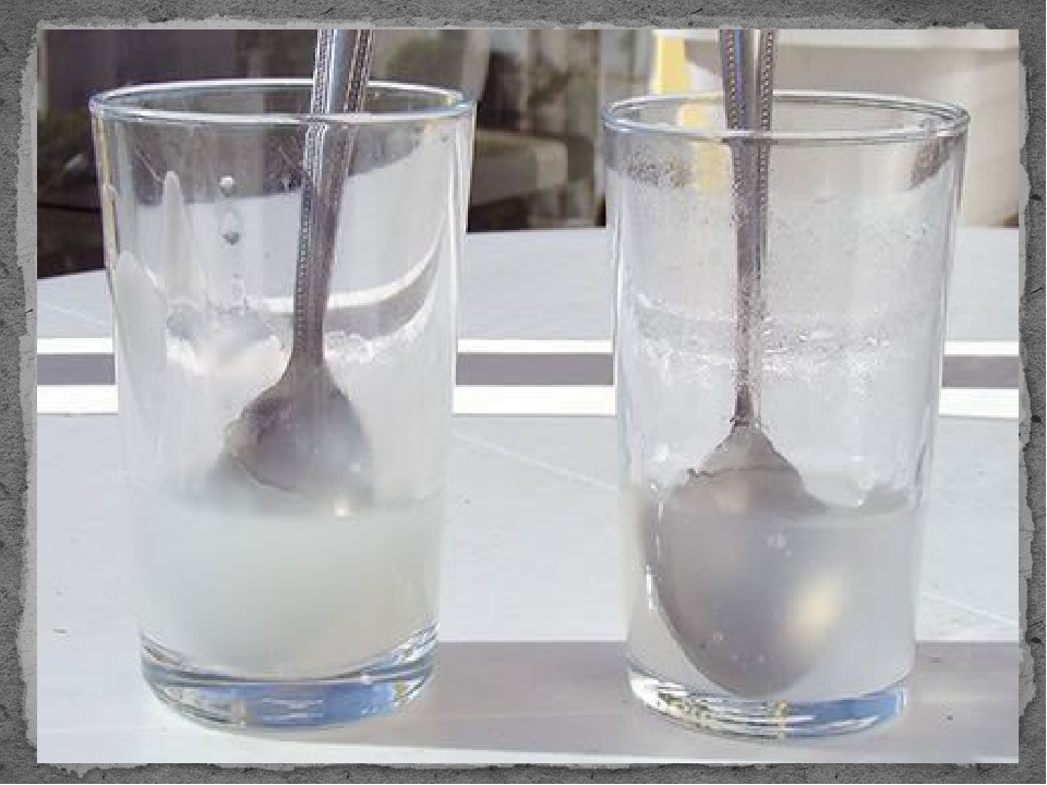 1 растворите в стакане воды. Соль растворяется в воде. Растворение соли в стакане\\. Стакан воды с солью. Растворение сахара в воде.