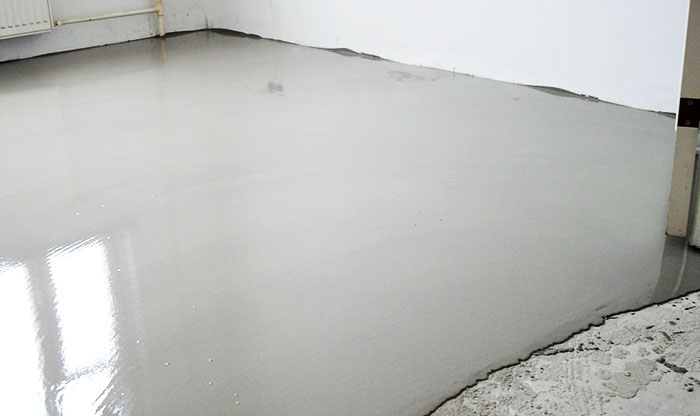 Основным способом подготовки бетонного основания является заливка нивелиром