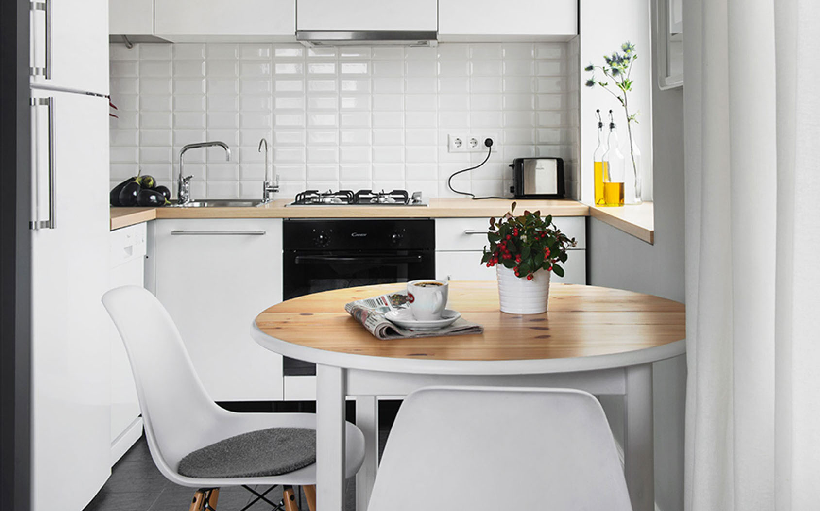 Round table on the white kitchen