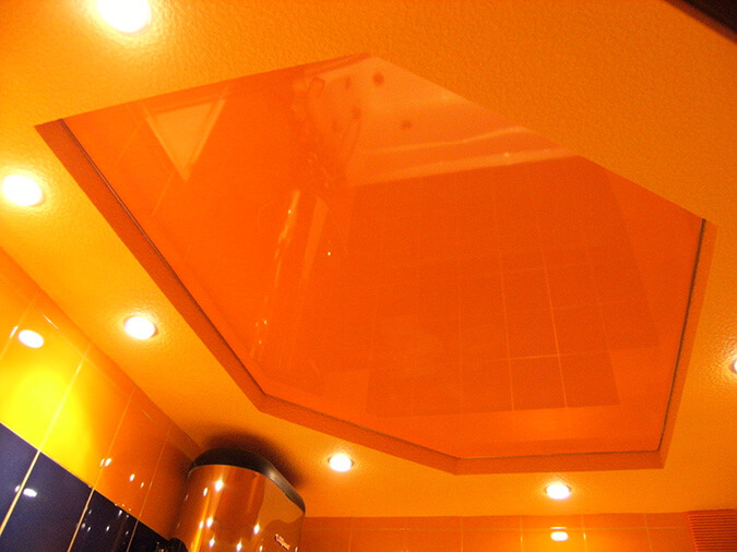 Оранжевая плёнка ПВХ на потолке