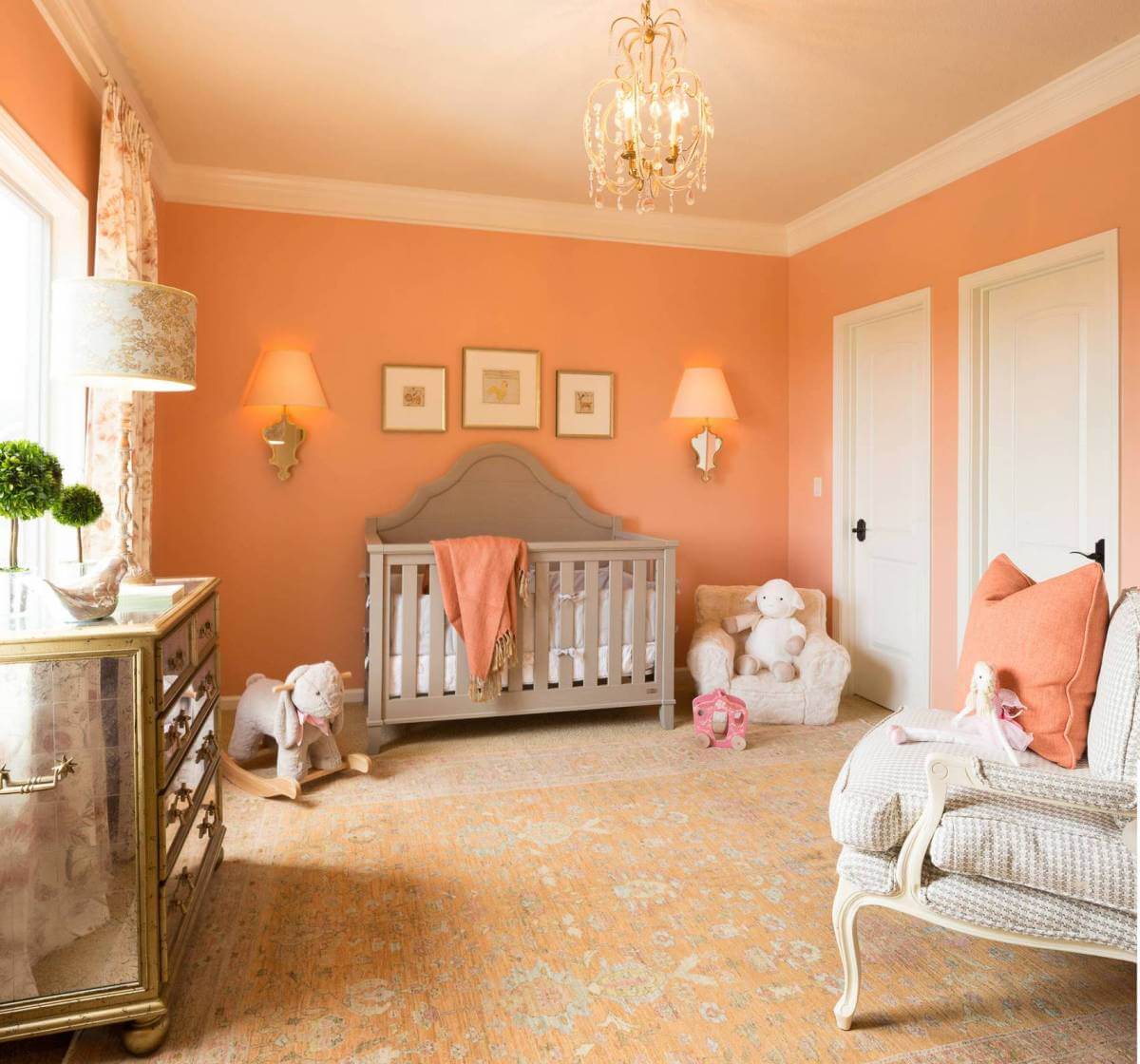 Стены персикового цвета в интерьере детской
