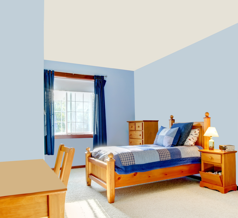 Детская комната с голубыми стенами и белым потолком