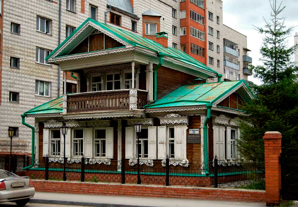 Русский дом с мезонином