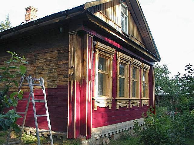 Обновление фасадной отделки деревянного дома масляной краской