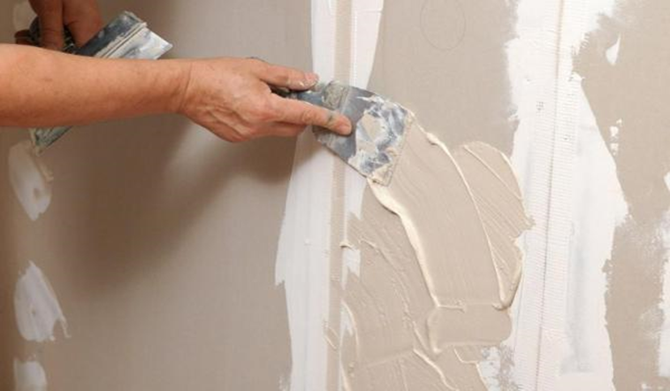 В каждом отдельном случае нужно по-разному проводить подготовку стен к покраске