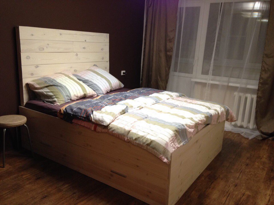 Высокая кровать для спальни