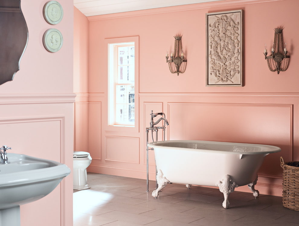 розовые стены в ванной