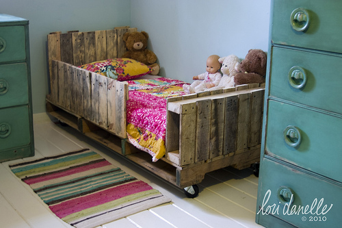 pallet toddler bed