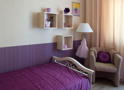 Лоскутный способ – поклейка обоев двух видов из квадратов подходит для интерьера спальни