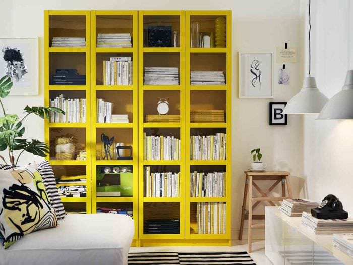 вариант использования светлого желтого цвета в интерьере квартиры