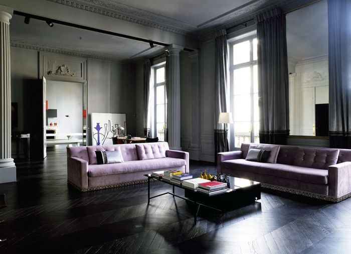 Дизайн гостиной комнаты в стиле минимализма с лавандовыми диванами